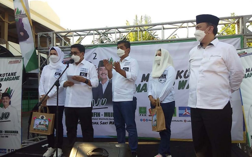 Paslon nomor urut 2, Machfud Arifin-Mujiaman orasi politik di dekat makam Raden Sawunggaling, Surabaya