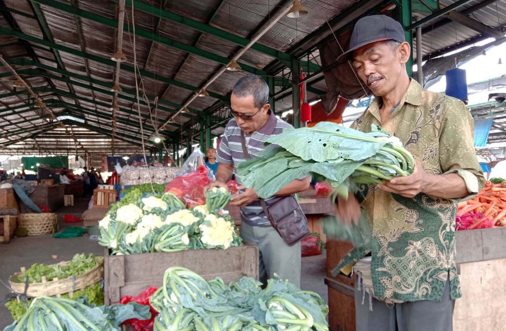 Aktivitas pedagang di PIOS