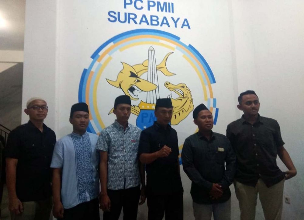 Para petinggi PMII Surabaya bersama Kapolrestabes Surabaya Kombes Pol Sandi Nugroho