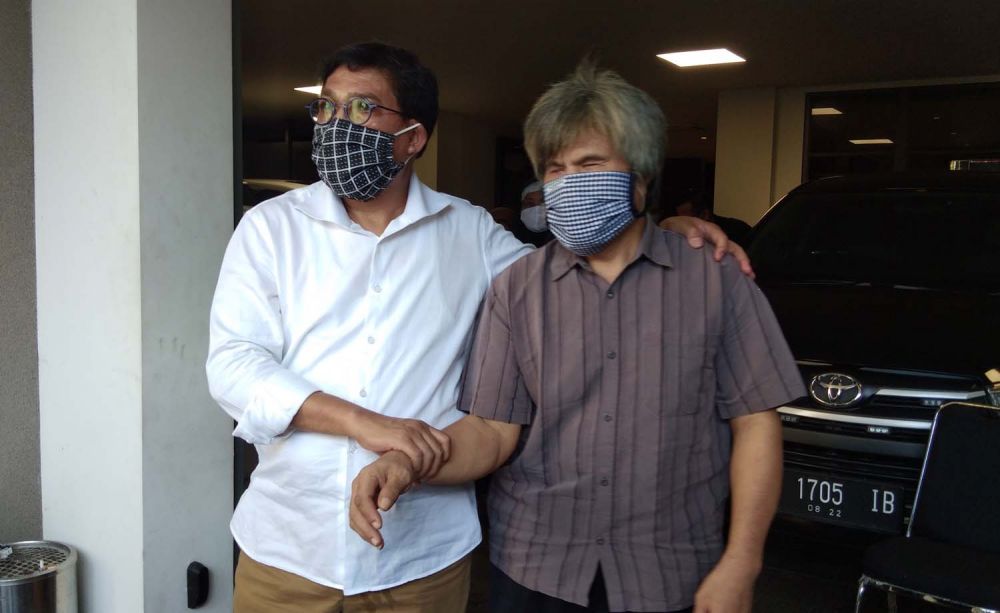 Bantuan dari Cawali Surabaya Machfud Arifin untuk tukang pijat tuna netra