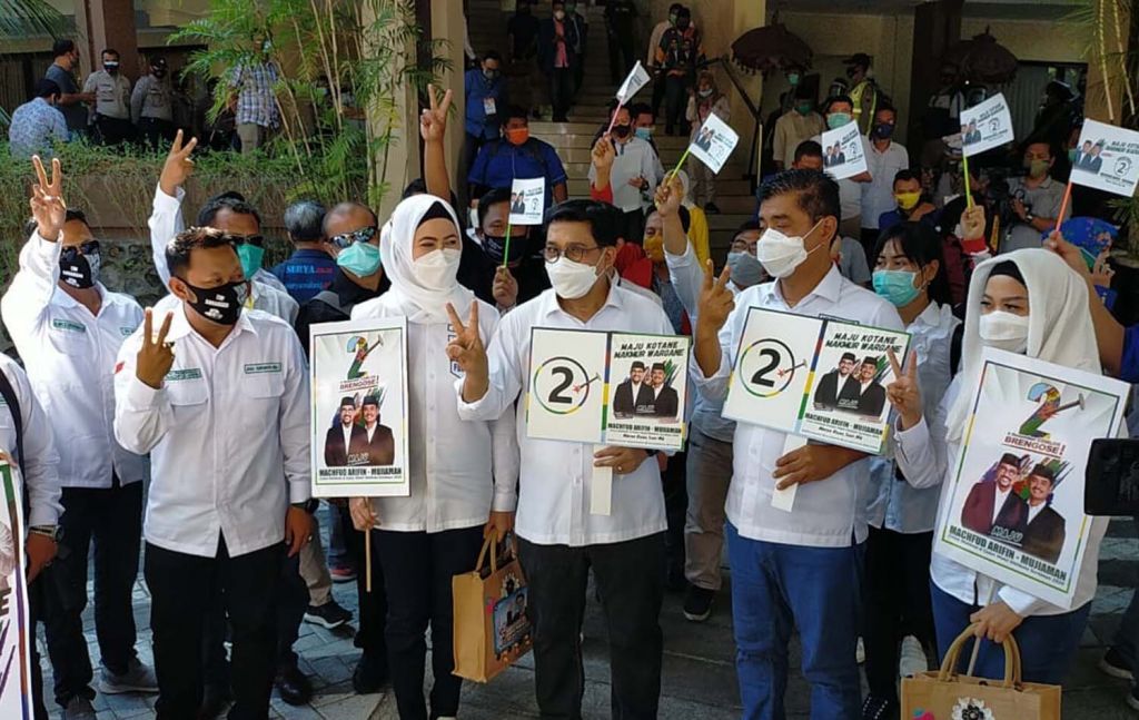Pasangan calon nomor urut 2, Machfud Arifin-Mujiaman