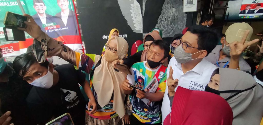 Calon Wali Kota Machfud Arifin disambut antusias warga Kejawan Putih Tambak, Sukolilo, Surabaya