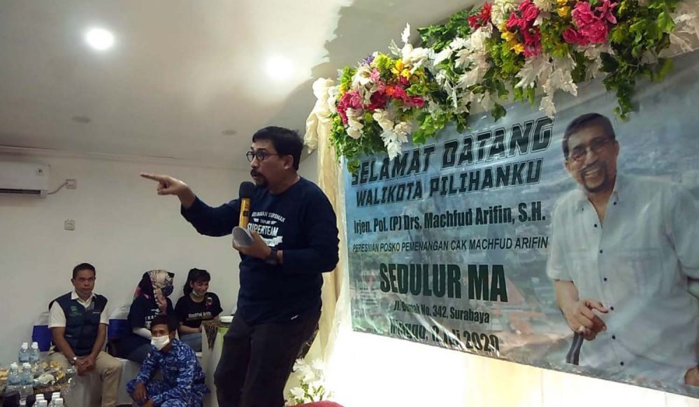 Calon Wali Kota Surabaya Irjen  Pol (Purn) Machfud Arifin saat menghadiri peresmian Posko Pemenangan Cak Machfud Arifin di Jalan Demak, Surabaya