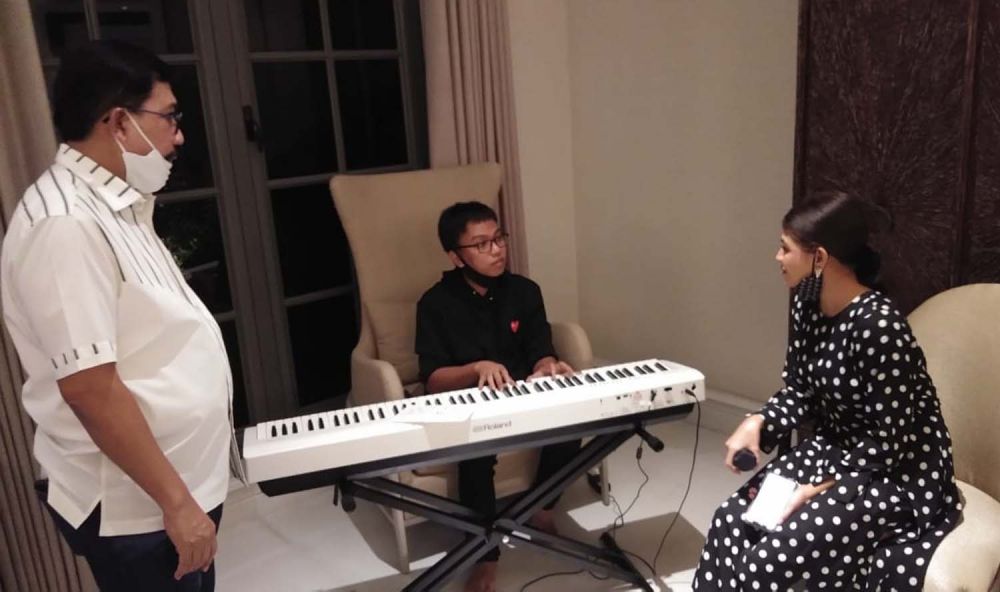 Penyanyi lagu Lathi Sara Fajira yang saat ini sedang viral di media sosial bersilaturahmi ke Calon Wali Kota Surabaya Irjen Pol (Purn) Machfud Arifin