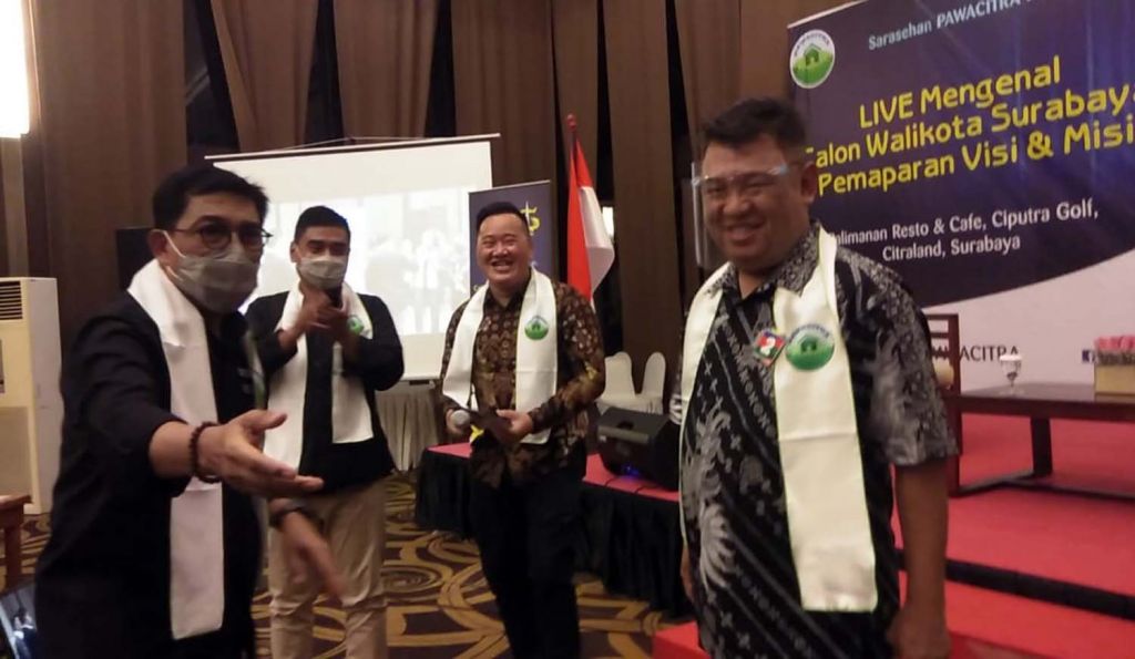 Machfud Arifin dan Mujiaman bersama Paguyuban Warga Citraland (Pawacitra) Surabaya