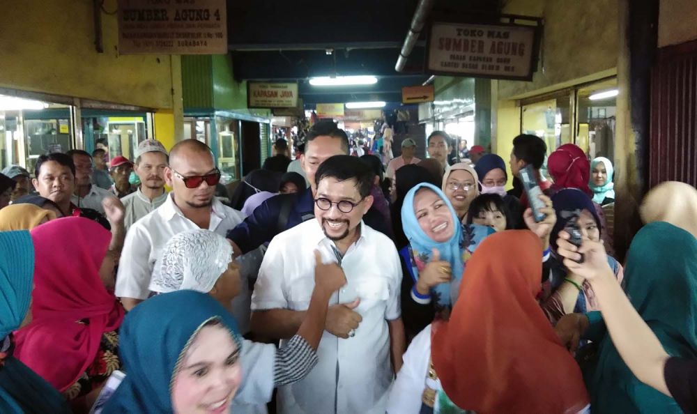 Machfud Arifin saat blusukan ke Pasar Kapasan Surabaya