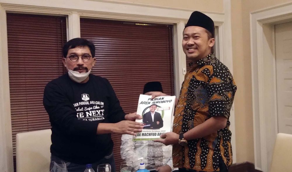 Calon Wali Kota Surabaya Irjen Pol (Purn) Machfud Arifin bersama Ketua GP Ansor Surabaya Faridz Afif
