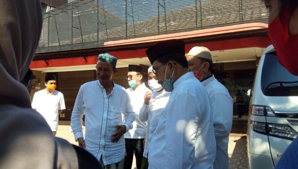 Gus Ali bertemu Machfud Arifin usai Salat Jumat di Masjid Rahmat Kembang Kuning, Surabaya