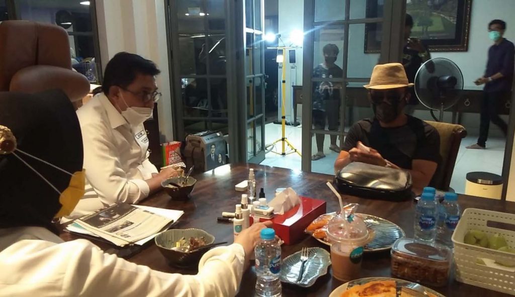 Gus Miftah (kanan) saat bersilaturahmi ke kediaman Cawali Surabaya Machfud Arifin