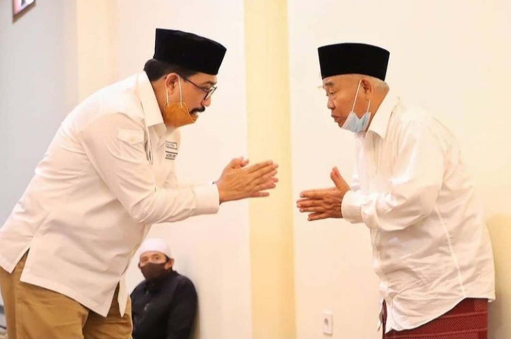 Calon Wali Kota Surabaya Machfud Arifin saat bersilaturahmi ke Kiai Asep Saifuddin Chalim
