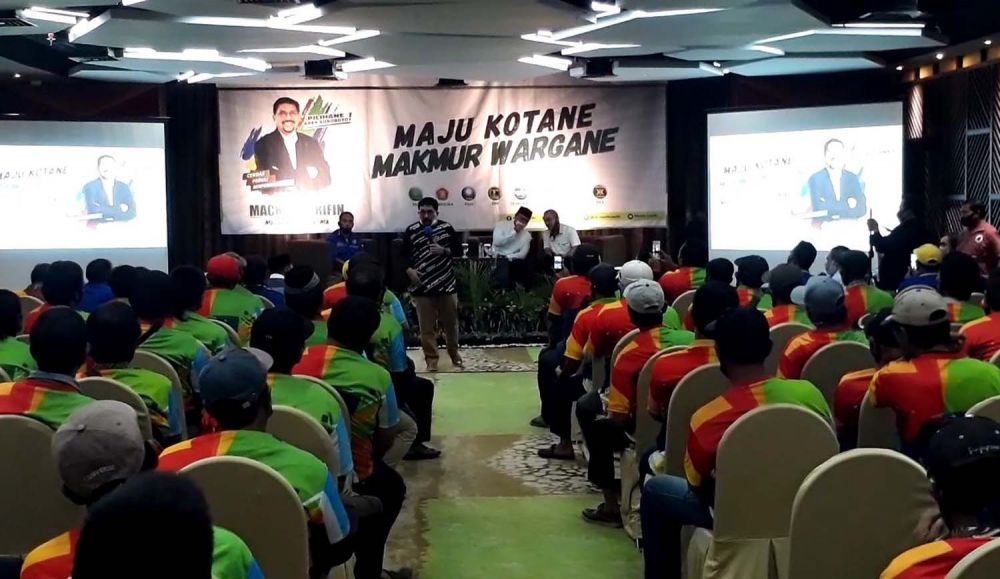 Komunitas Angkutan Kota Surabaya menggelar deklarasi dukungannya untuk Machfud Arifin