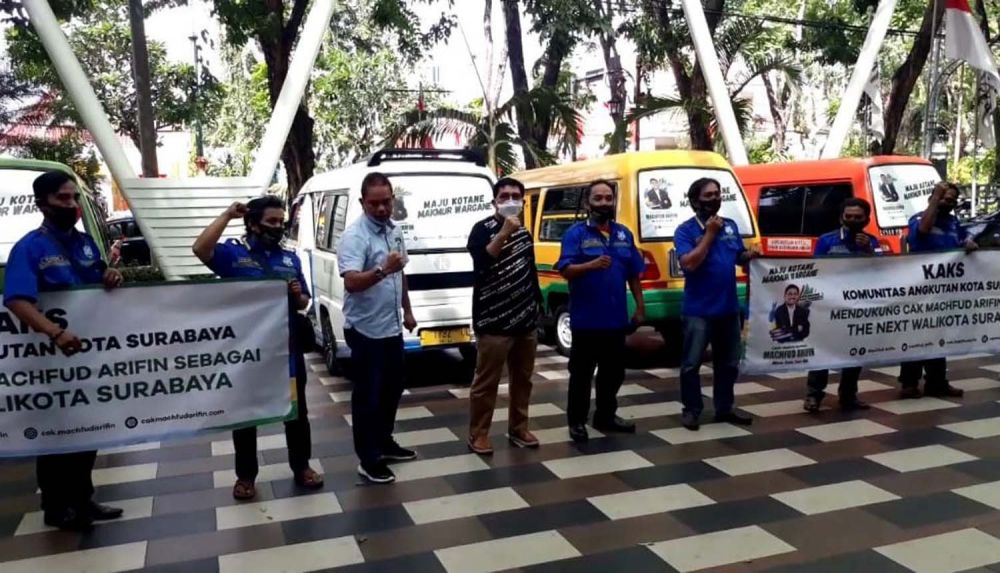 Komunitas Angkutan Kota Surabaya menggelar deklarasi dukungannya untuk Machfud Arifin