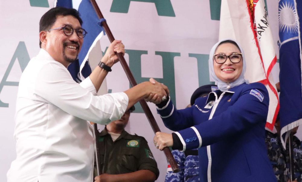 Calon Wali Kota Machfud Arifin dan Ketua Partai Demokrat Surabaya, Lucy Kurniasari saat penyerahan dukungan beberapa waktu lalu sebelum Pandemi Covid-19