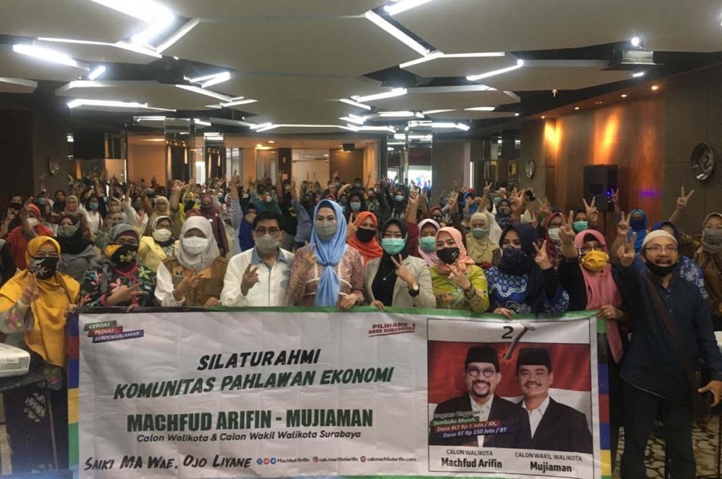 Calon Wali Kota Machfud Arifin bersama para pelaku UMKM di Surabaya yang tergabung dalam Pahlawan Ekonomi
