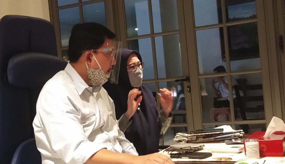 Calon Wali Kota Surabaya Irjen Pol (Purn) Machfud Arifin dan istrinya Ny Lita Machfud Arifin