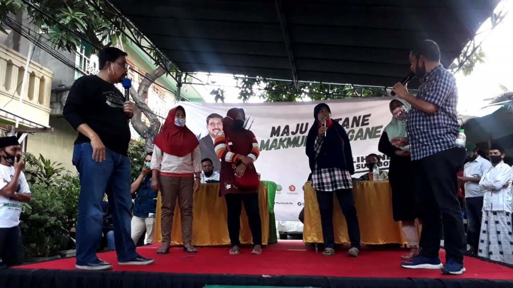 Calon Wali Kota Machfud Arifin saat menyapa warga Pulo Tirtosari, Pulo Wonokromo, Surabaya