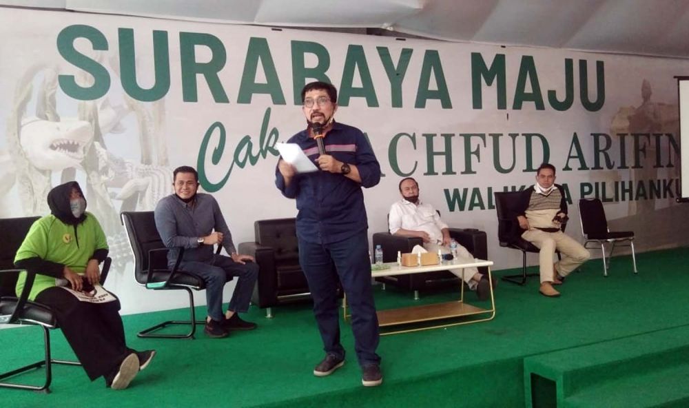 Calon Wali Kota Surabaya saat bertemu perwakilan relawan pendukungnya di Gedung Machfud Arifin Center, Jalan Basuki Rahmat, Surabaya