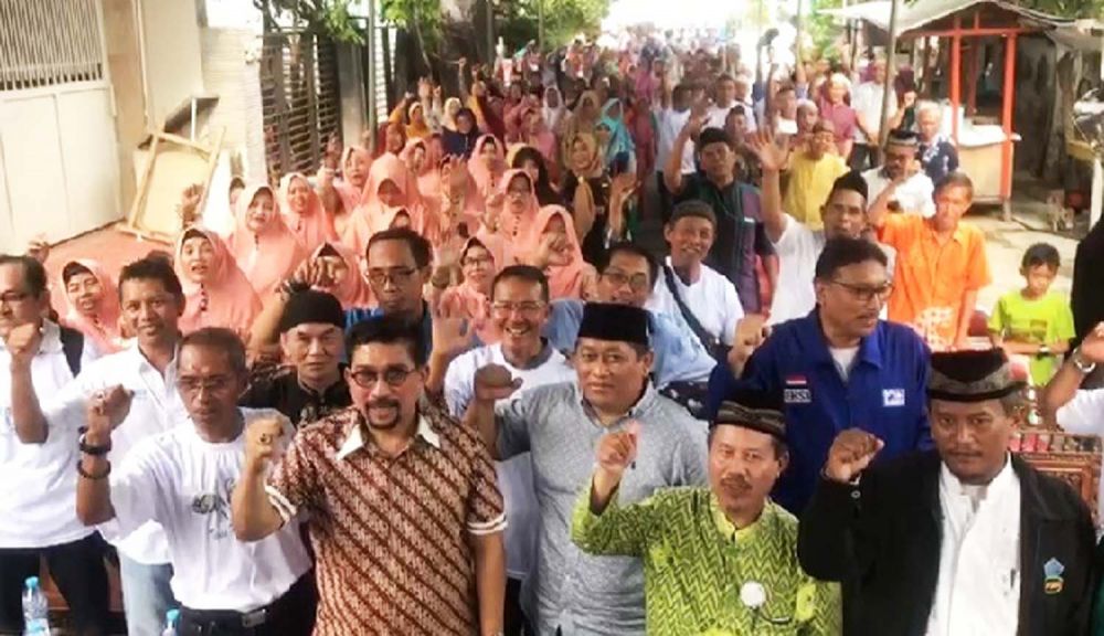 Machfud Arifin saat menyapa warga Margorejo, Wonocolo, Surabaya