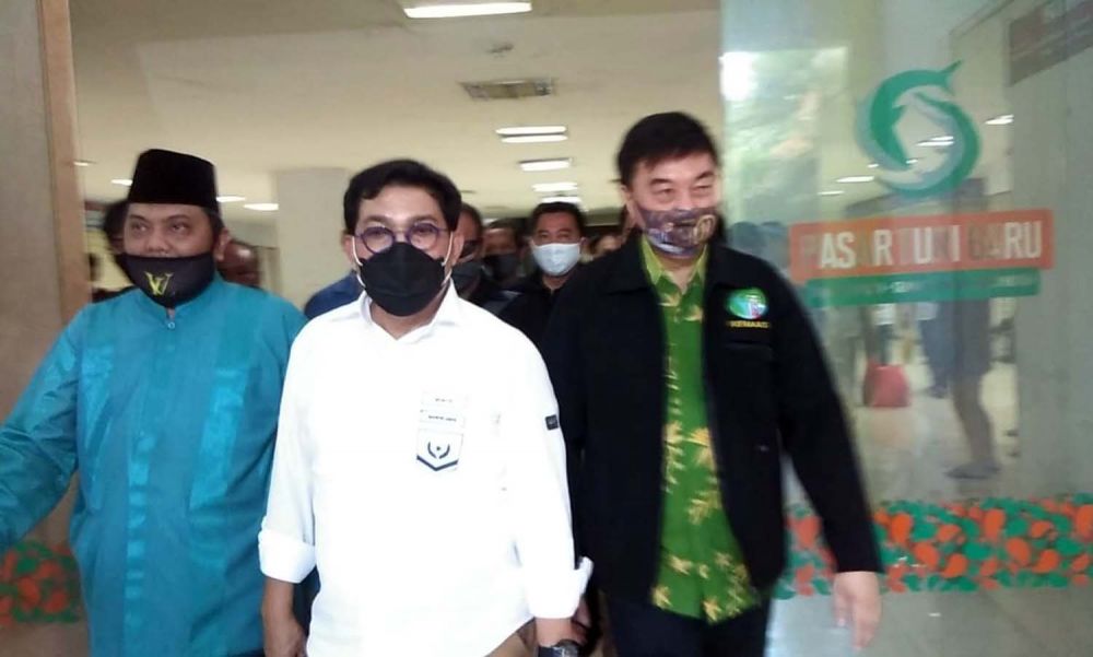 Cawali Machfud Arifin saat melihat kondisi gedung Pasar Turi Baru, Surabaya