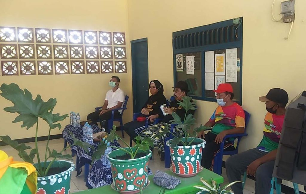 Cawali Surabaya Nomor Urut 2, Machfud Arifin didampingi Azrul Ananda menyapa warga Pondok Benowo Indah 