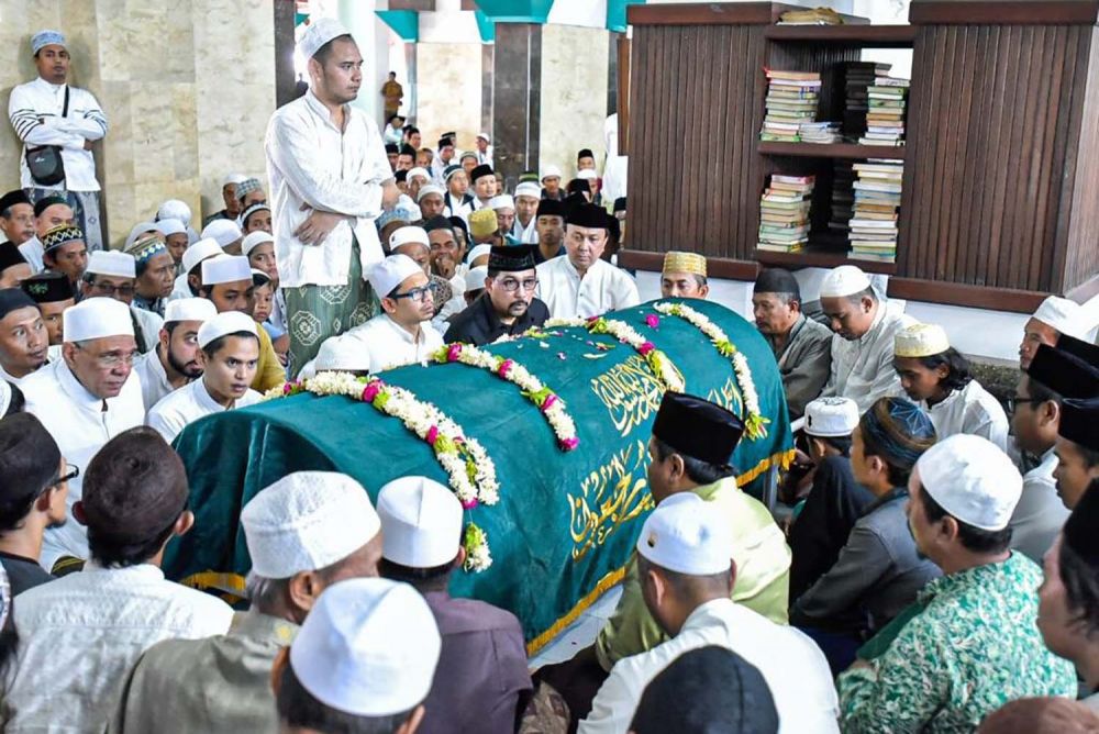 Machfud Arifin ikuti proses pemakaman KH Ubaidillah