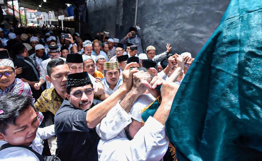 Machfud Arifin ikuti proses pemakaman KH Ubaidillah