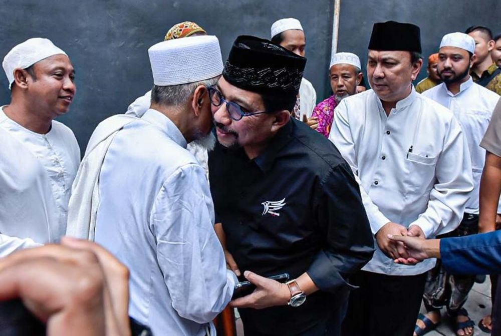 Machfud Arifin ikuti proses pemakaman KH Ubaidillah