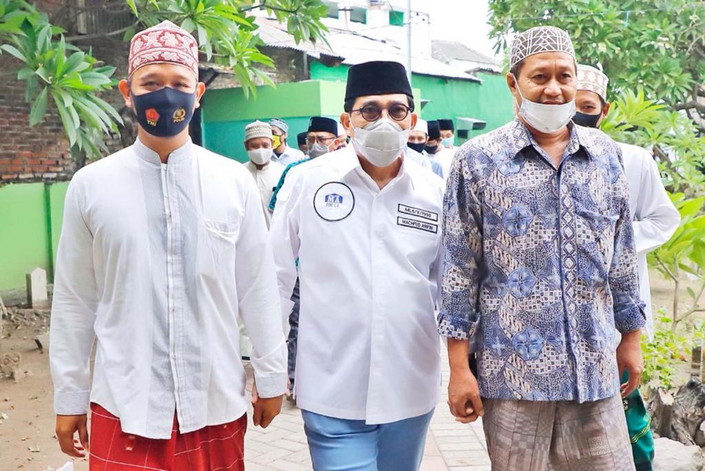 Calon Wali Kota Surabaya Machfud Arifin bersilaturahmi dengan keluarga Kiai Nderesmo di Sidoresmo, Wonocolo