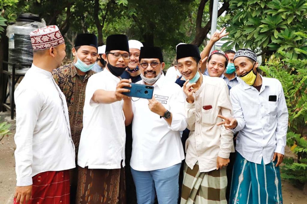Calon Wali Kota Surabaya Machfud Arifin bersilaturahmi dengan keluarga Kiai Nderesmo di Sidoresmo, Wonocolo