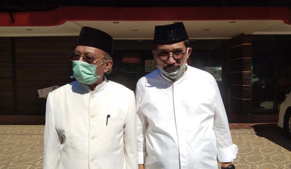 Cawali Surabaya Machfud Arifin saat mengantar Ketua MUI Kota Surabaya KH Abdul Muchid Murtadho