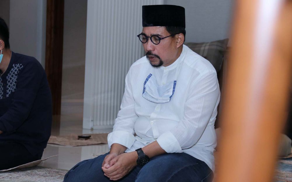 Cawali Surabaya Machfud Arifin Salat Tarawih pertama di rumah