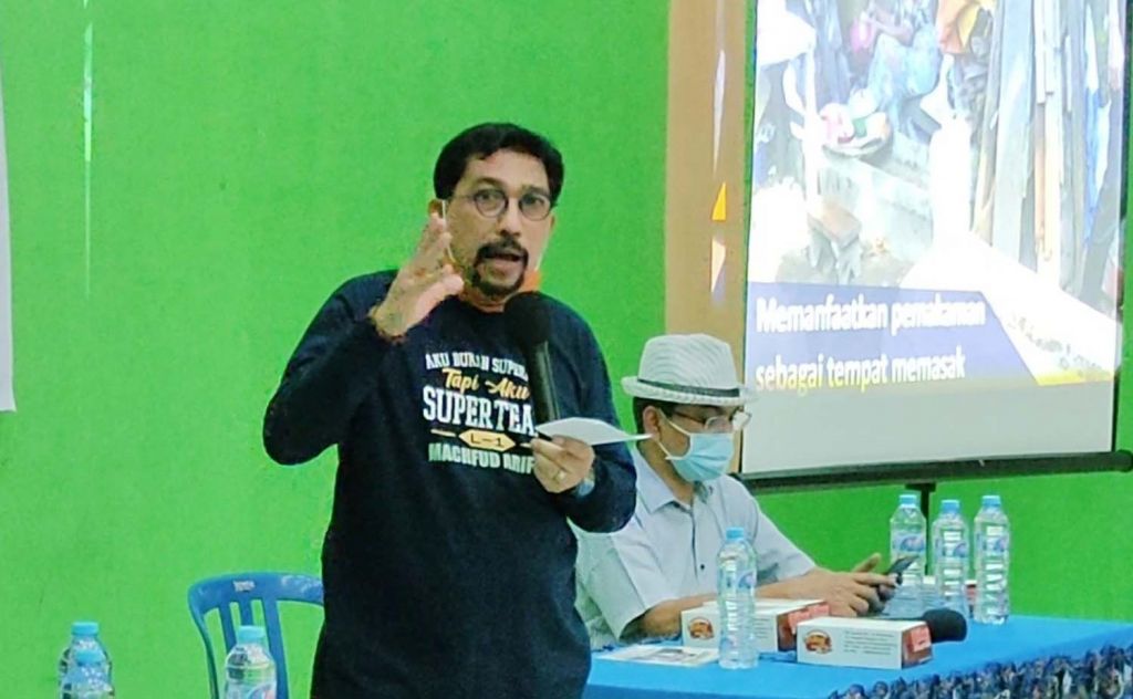 Calon Wali Kota Surabaya Nomor Urut 2, Machfud Arifin menyapa warga Bangunsari, Dupak