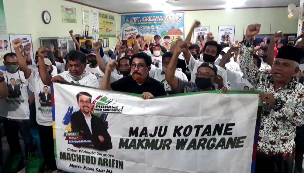 Cawali Machfud Arifin saat menyapa warga Jalan Putat Jaya Barat, wilayah eks lokalisasi Jarak-Dolly