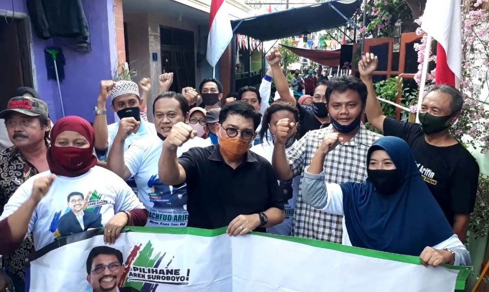 Cawali Machfud Arifin saat menyapa warga Jalan Putat Jaya Barat, wilayah eks lokalisasi Jarak-Dolly