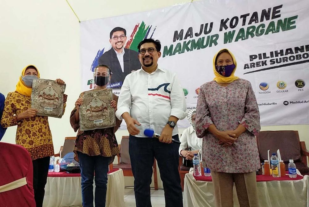 Calon Wali Kota Surabaya Machfud Arifin saat menyapa warga RW 06 Kelurahan Tegalsari