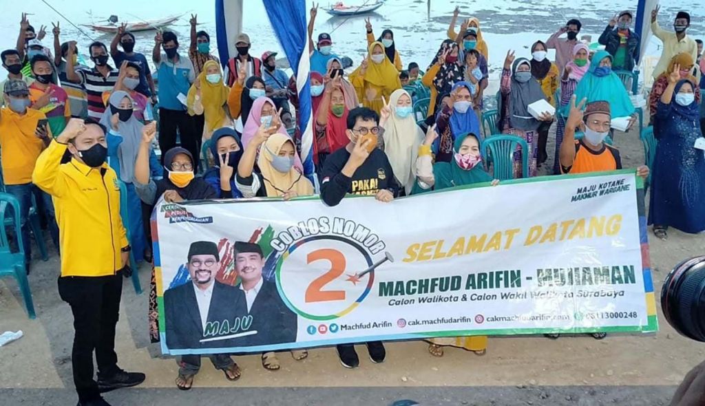 Cawali Surabaya Machfud Arifin menyapa warga kampung nelayan Jalan Kejawan Putih Tambak, Kelurahan Kenjeran, Kecamatan Bulak