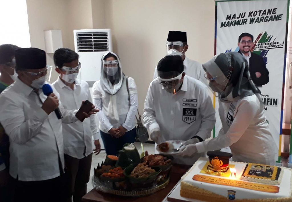 Calon Wali Kota Surabaya Machfud Arifin merayakan  ulang tahunnya ke-60 secara sederhana