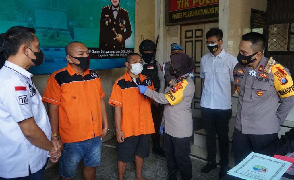 Dua orang penerima paket narkoba diamankan di Mapolres Pelabuhan Tanjung Perak, Surabaya