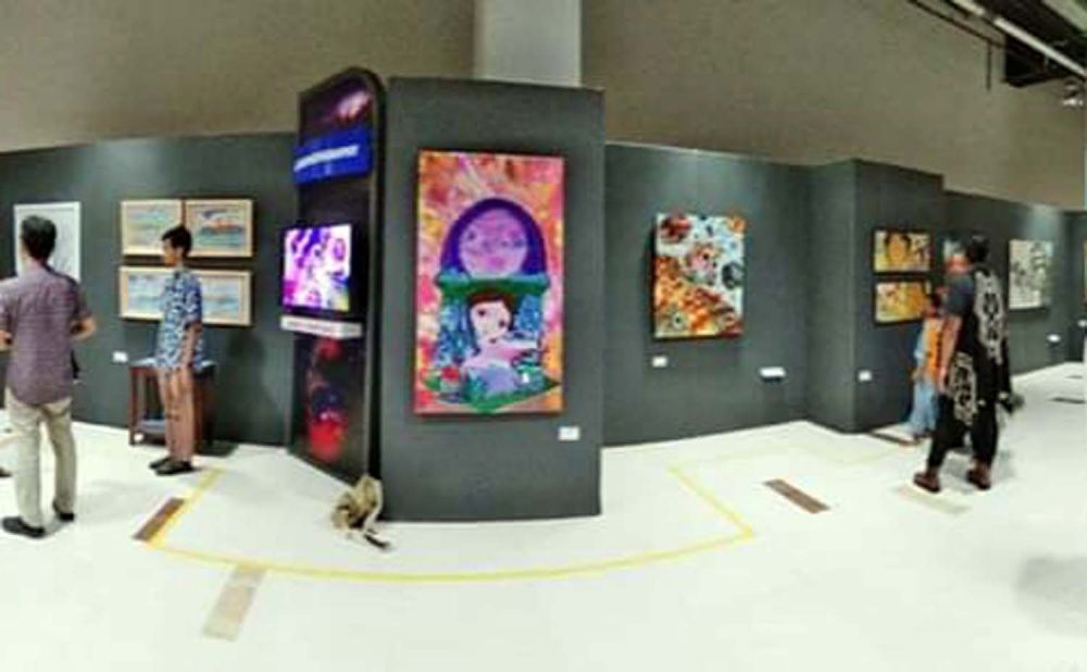 Karya Komunitas Galeri Seni Rupa Gresik yang dipamerkan di Icon Mall