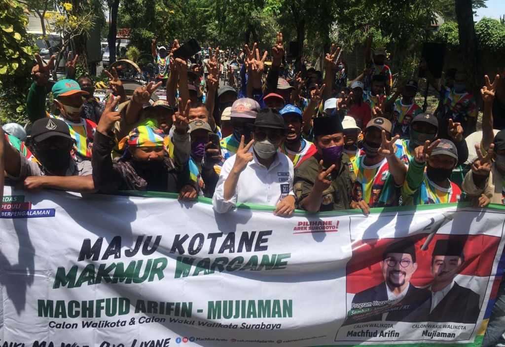 Para penarik bentor di Surabaya dukung Machfud Arifin-Mujiaman