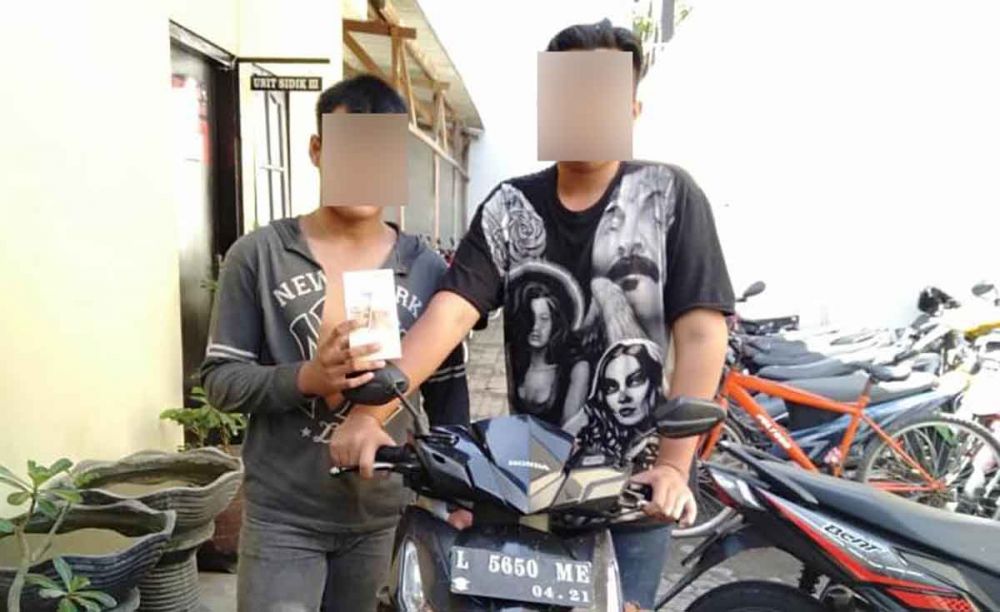 Dua jambret remaja saat diamankan di Mapolsek Gayungan Surabaya