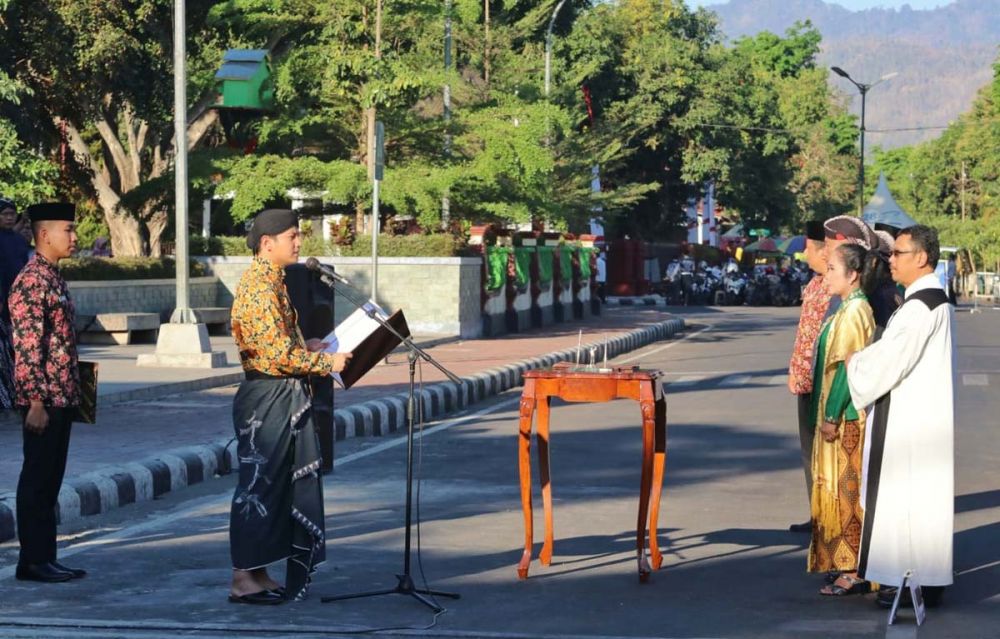 Pelantikan ratusan pejabat Pemkab Trenggalek digelar di ruang terbuka