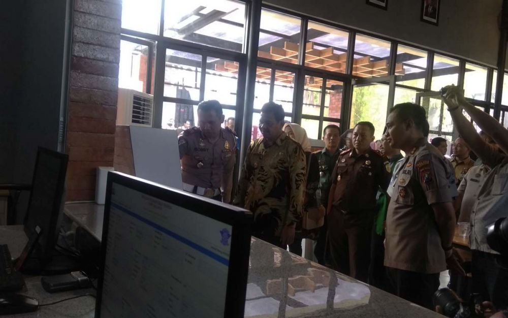 Kapolres Mojokerto AKBP Setyo Koes Heriyatno meresmikan sarana pelayanan kepolisian di Ngoro Industri Plant