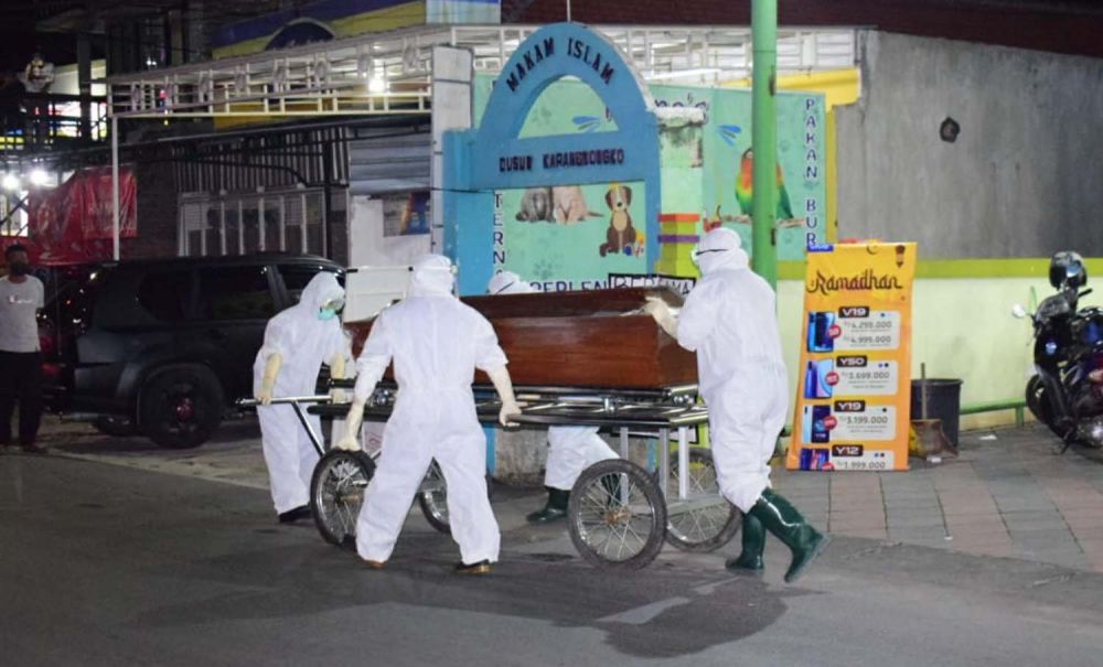 Proses pemakaman jenazah anggota polisi di Sidoarjo gunakan protokol Covid-19