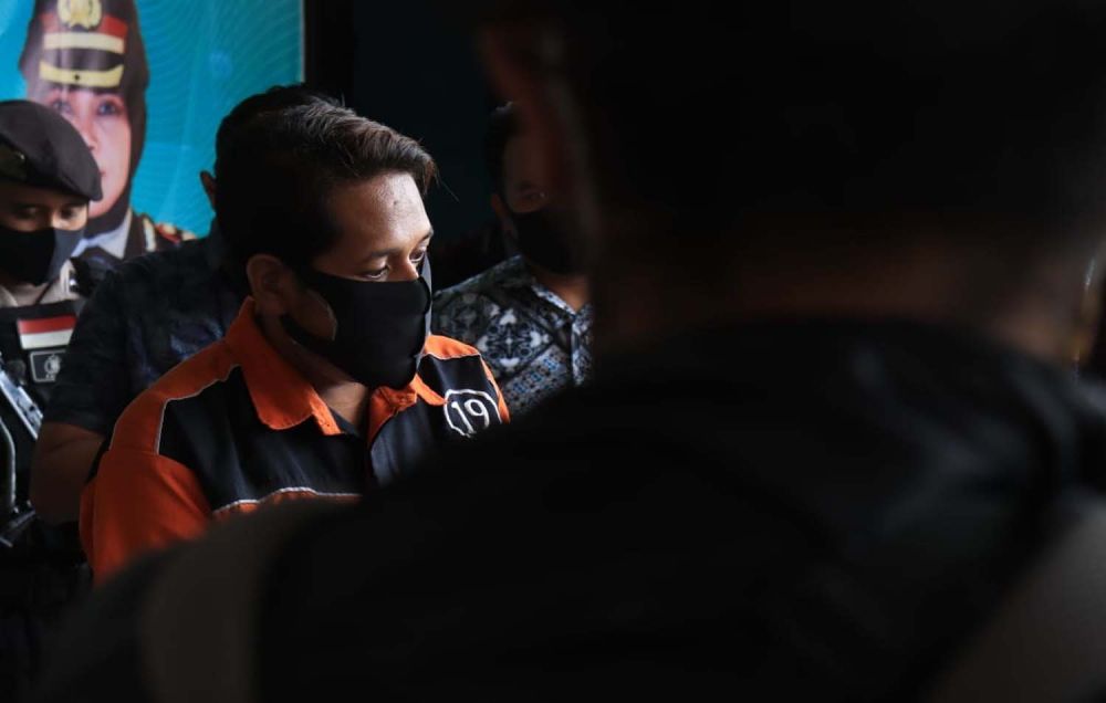 Tersangka Berry Prima diamankan di Mapolres Pelabuhan Tanjung Perak, Surabaya