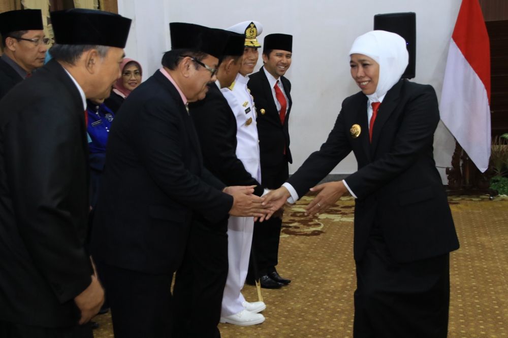 Gubernur Khofifah menyapa para ASN di Jatim yang mendapat penghargaan