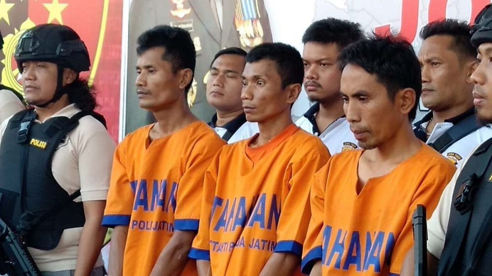 Tiga dari tujuh tersangka pembunuhan di Pasuruan yang berhasil ditangkap