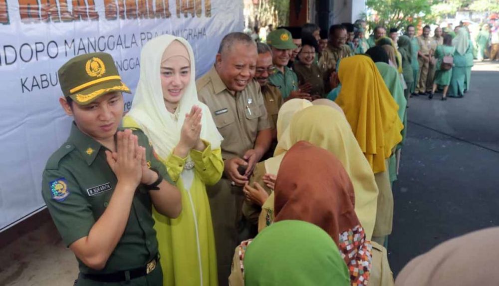 Bupati Trenggalek Mochamad Nur Arifin atau Cak Ipin menggelar halal bihalal di hari pertama masuk kerja pascalibur Lebaran 2019