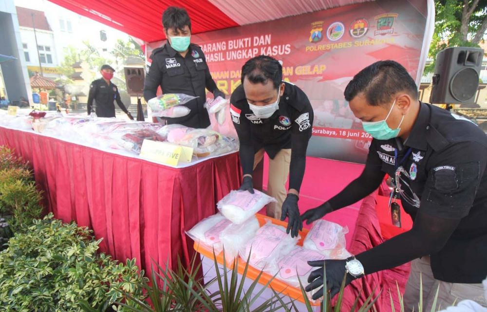 Barang bukti narkoba hasil ungkap Satresnarkoba Polrestabes Surabaya yang dimusnahkan