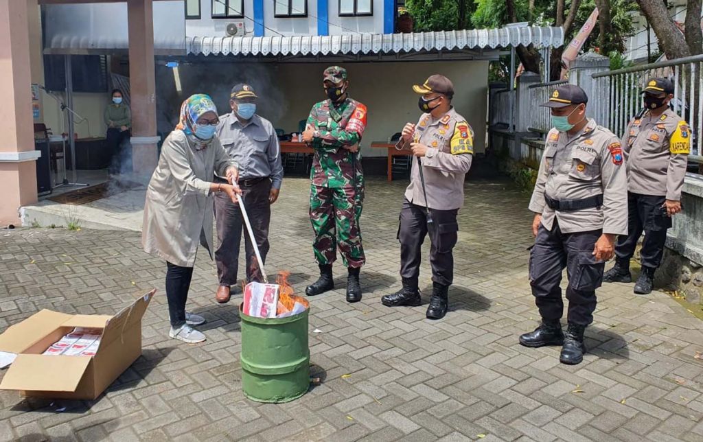 KPU Kabupaten Malang memusnahkan ribuan surat suara rusak